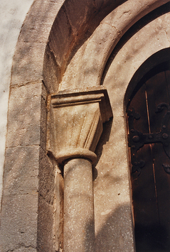 Vorschaubild Buttle, Kirche, Westportal im Turm